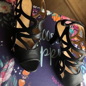Naturalizer black heals Dakota 7m